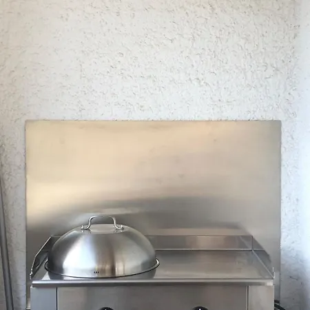 F2 Confort, Les Pieds Dans L'eau, Porticcio