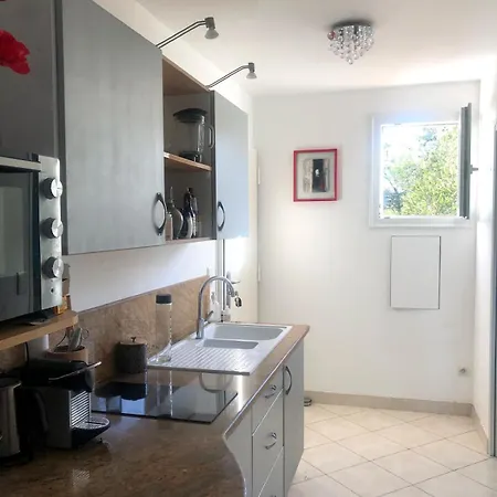 F2 Confort, Les Pieds Dans L'eau, Porticcio *